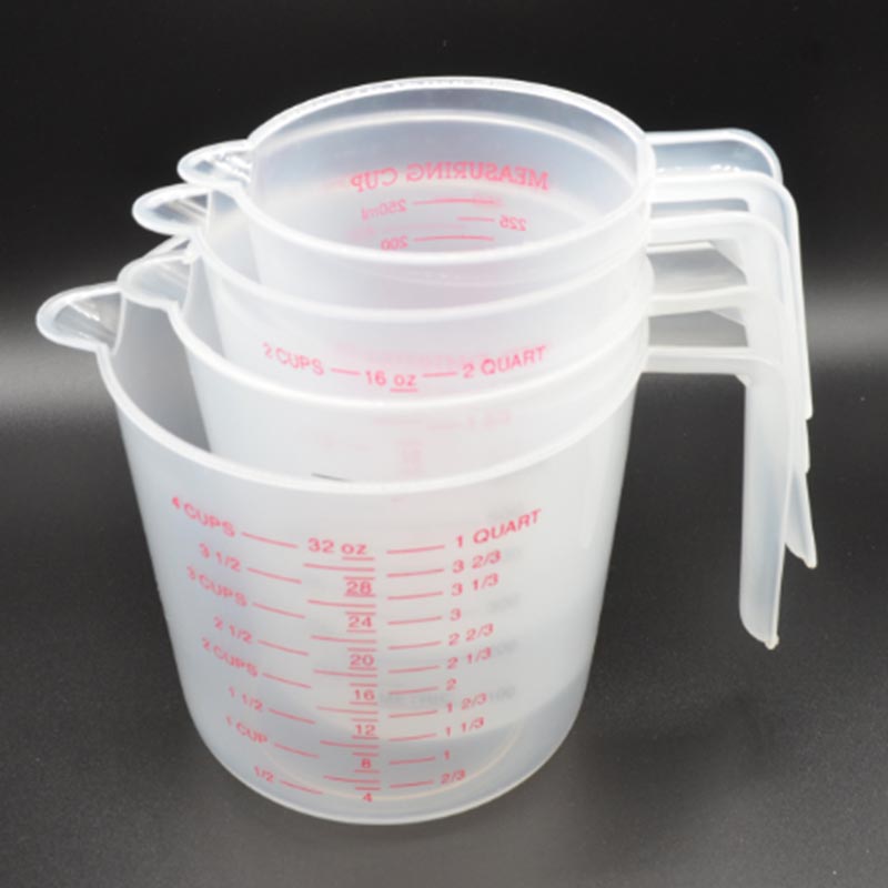 Plastikmessbecher setzen die Formteile