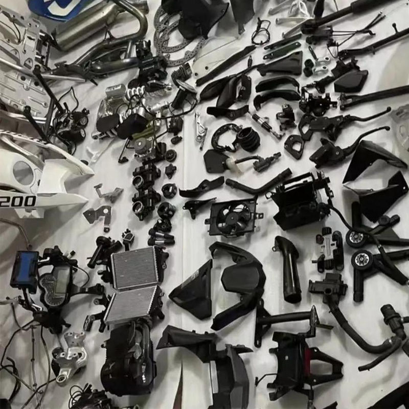 Neuformung von Motorradteilen aus Kunststoff